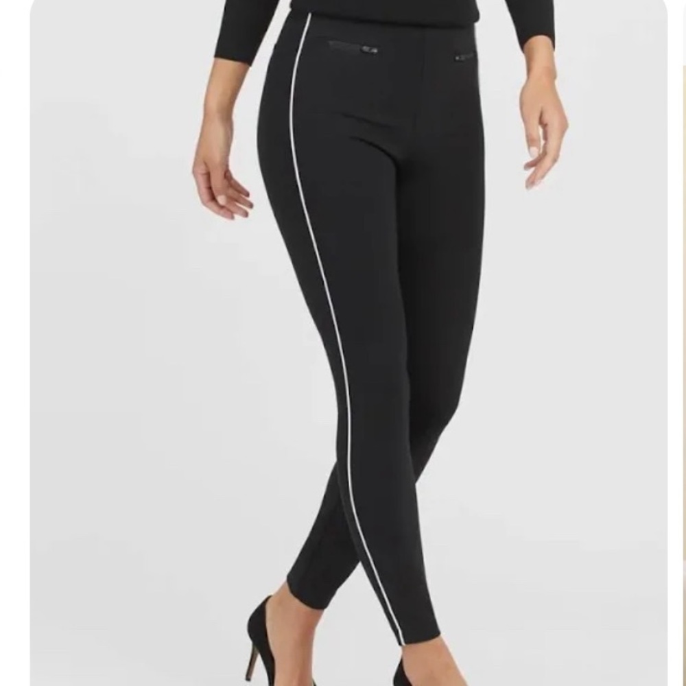 Spanx Black Pant with White piping, ankle length Skinny Pant Size Medium